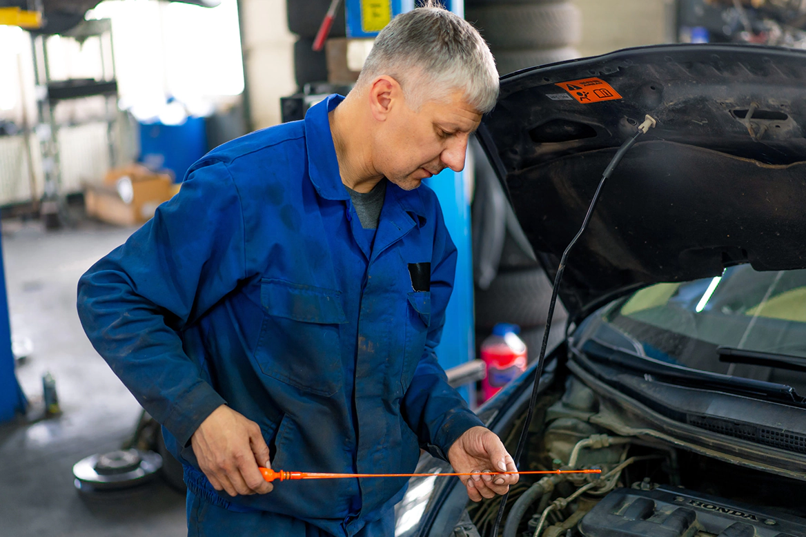 Oil Change in Fairfax: The technicians and Cons of Extended Intervals